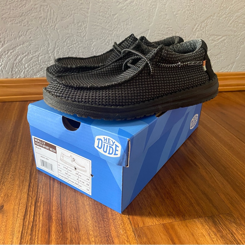 Hey Dude Boy's Wally Youth Sport Mesh Black Size 4 | Boy's Slip on Shoes